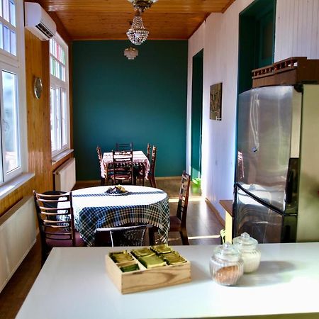 Pigeon Guest House Тбилиси Екстериор снимка