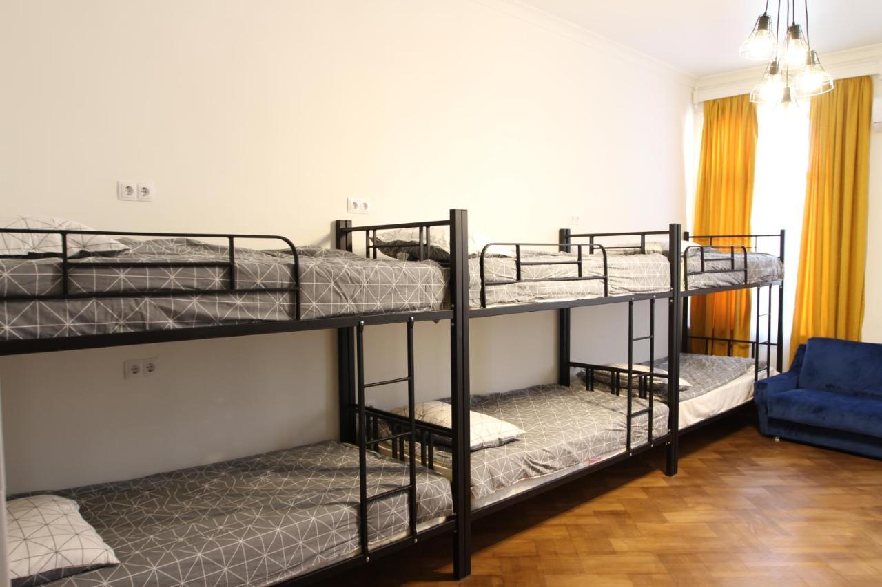 Pigeon Guest House Тбилиси Екстериор снимка