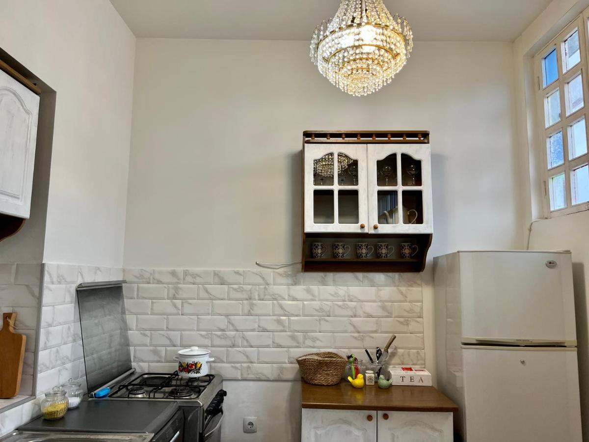 Pigeon Guest House Тбилиси Екстериор снимка