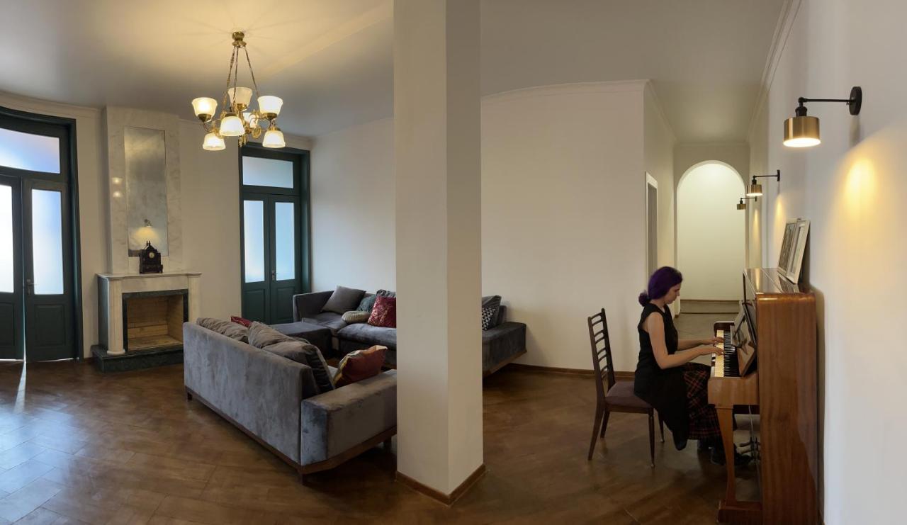 Pigeon Guest House Тбилиси Екстериор снимка