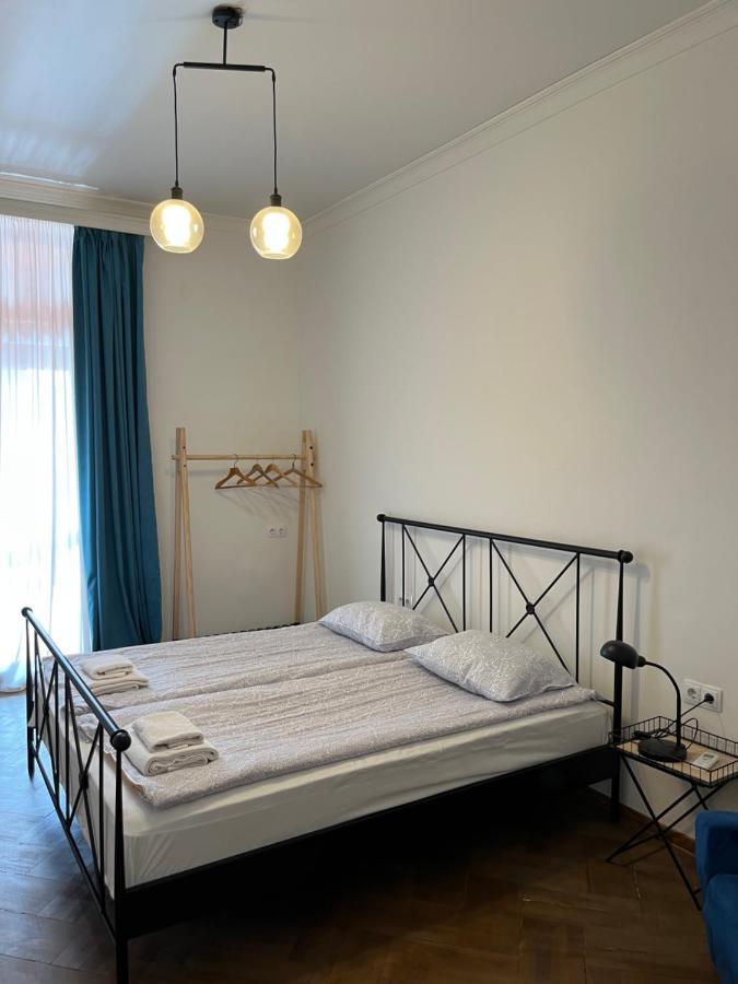 Pigeon Guest House Тбилиси Екстериор снимка