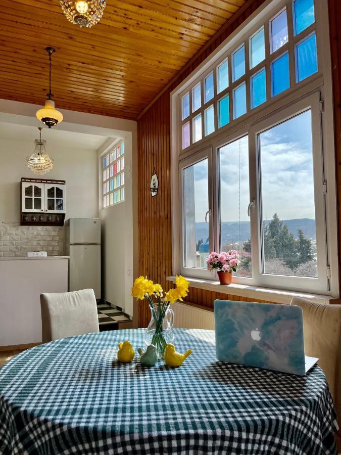 Pigeon Guest House Тбилиси Екстериор снимка