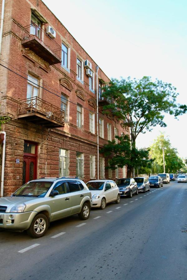 Pigeon Guest House Тбилиси Екстериор снимка