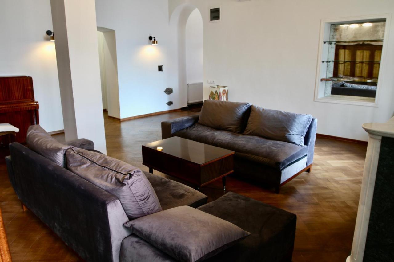 Pigeon Guest House Тбилиси Екстериор снимка