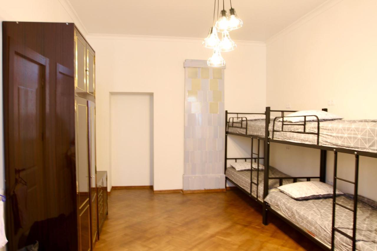 Pigeon Guest House Тбилиси Екстериор снимка