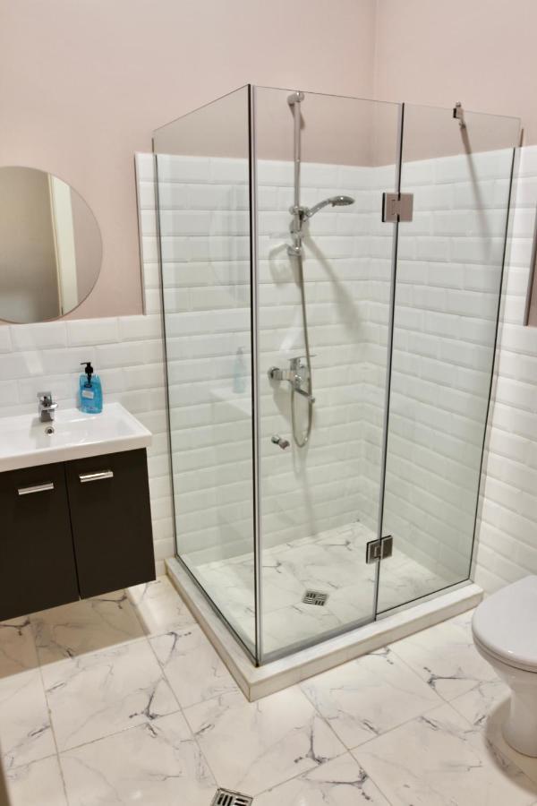Pigeon Guest House Тбилиси Екстериор снимка