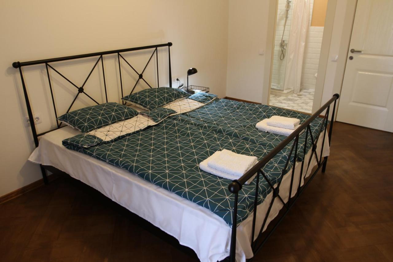 Pigeon Guest House Тбилиси Екстериор снимка