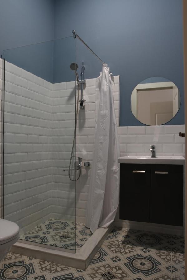 Pigeon Guest House Тбилиси Екстериор снимка