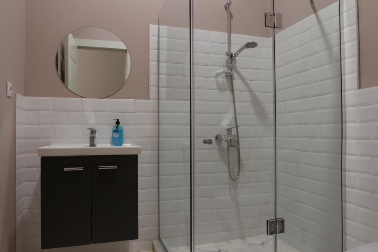 Pigeon Guest House Тбилиси Екстериор снимка