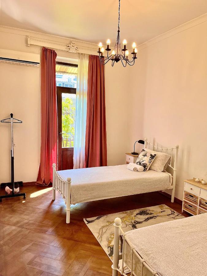 Pigeon Guest House Тбилиси Екстериор снимка