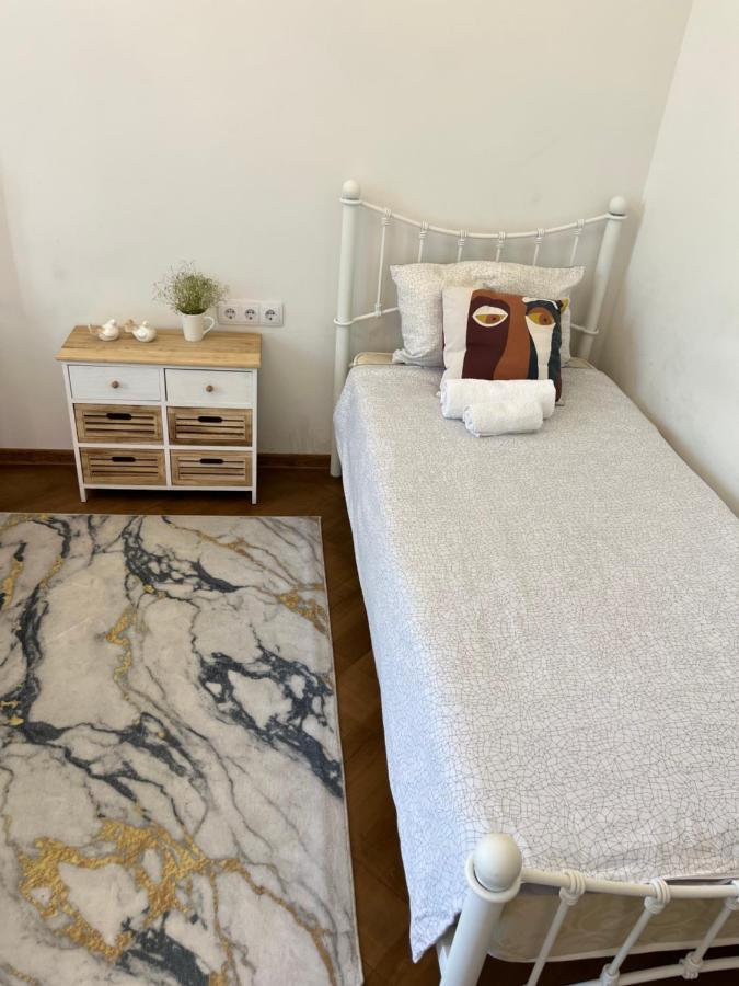 Pigeon Guest House Тбилиси Екстериор снимка