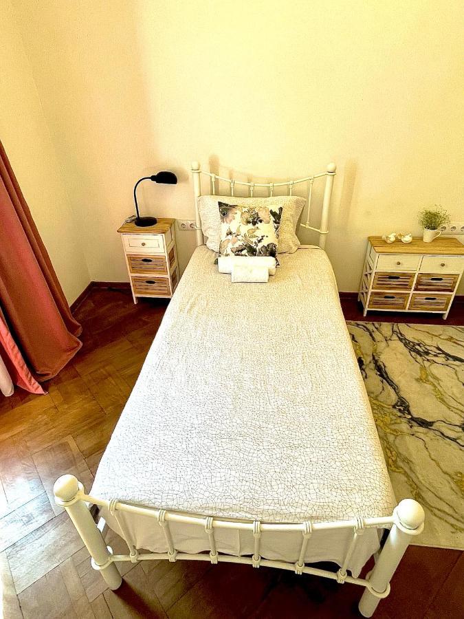 Pigeon Guest House Тбилиси Екстериор снимка