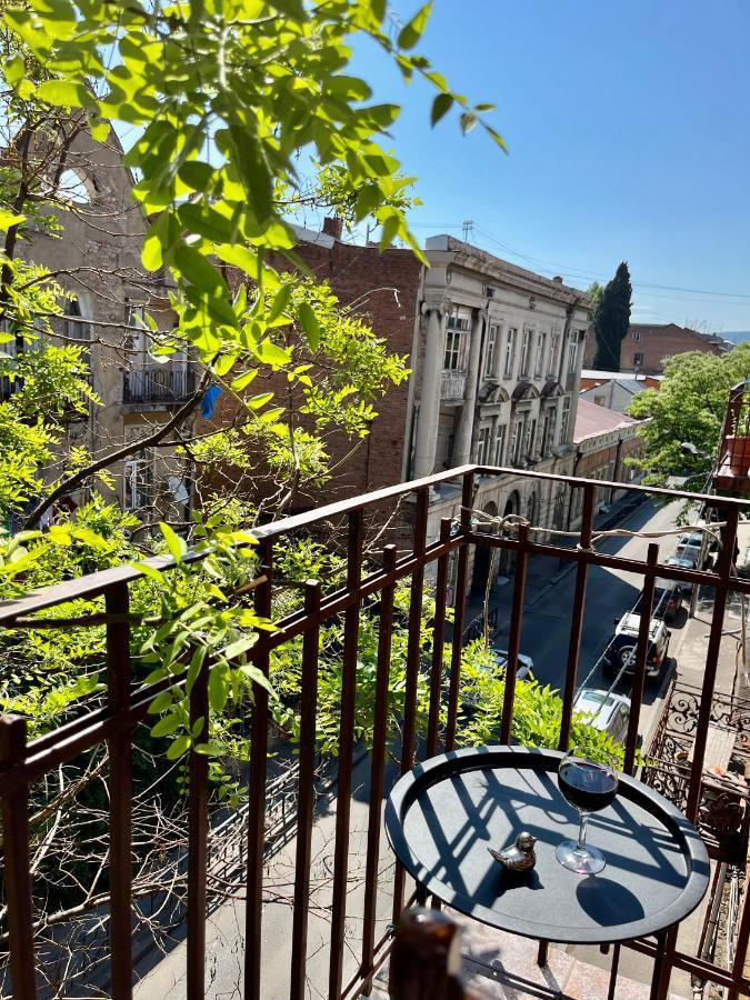 Pigeon Guest House Тбилиси Екстериор снимка