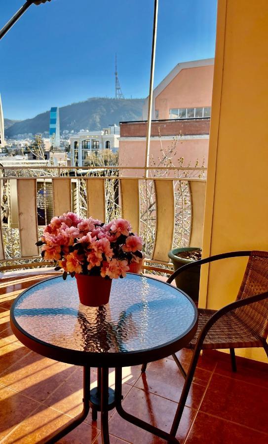Pigeon Guest House Тбилиси Екстериор снимка